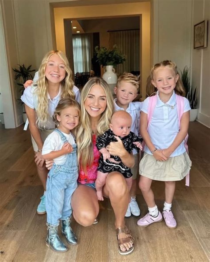 Age, Family, Siblings, Girlfriend, Medical Condition, Net worth |