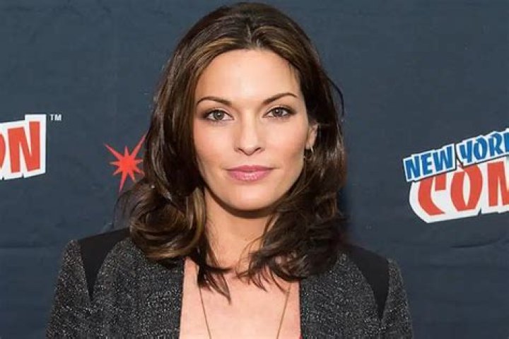 Alana De La Garza Net Worth: Uncovering Her Financial Journey