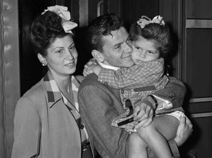 Amanda Lambert: Facts About Nancy Sinatra's Daughter