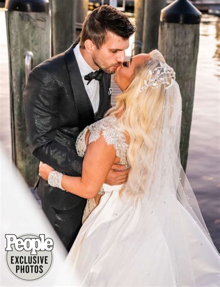 Are Stacey Silva and Florian Sukaj still married? Darcey & Stacey Season 2 teases drama! Tue 20 ·