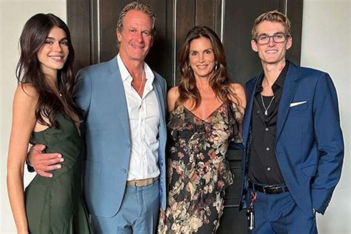 Cindy Crawford Biography, Age, Husband, Kids, And Vogue. |