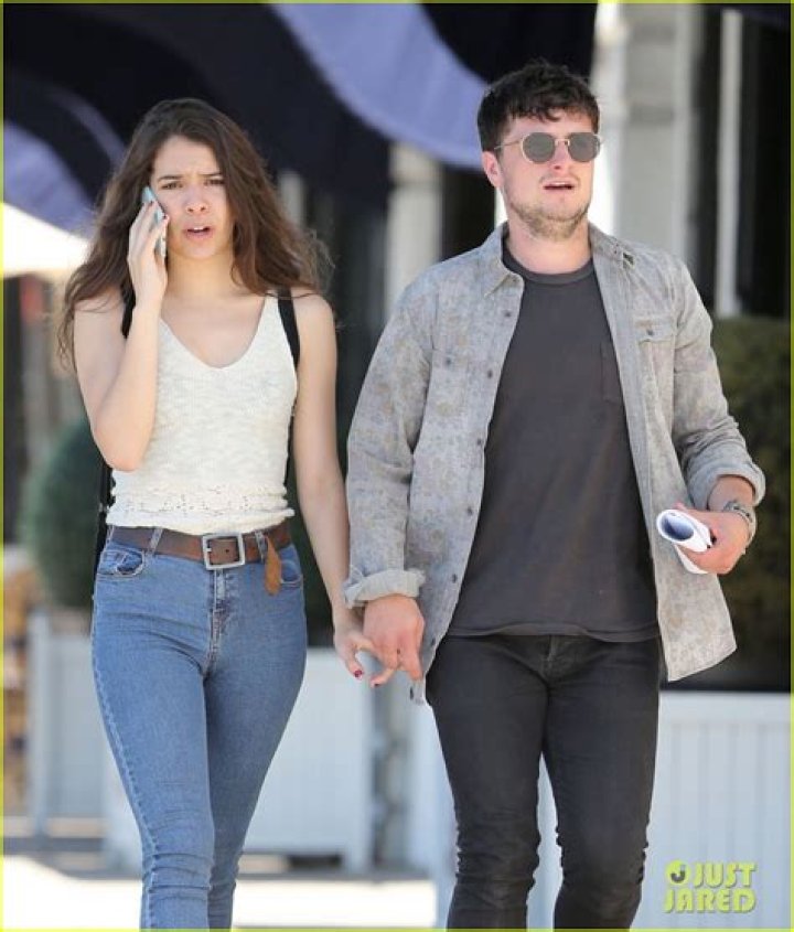 Claudia Traisac And Josh Hutcherson