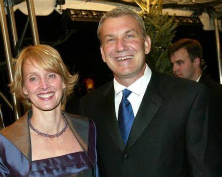 Dale Jarrett Wife