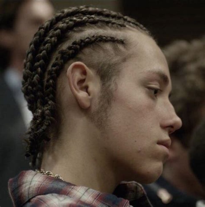 Discover The "Carl Gallagher" Hairstyle