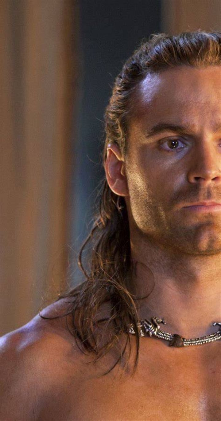 Dustin Clare |