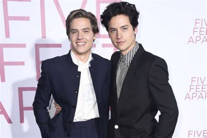 Dylan Sprouse Age, Height, Weight, Girlfriend, Early Life, Education, Career, Awards, Net Worth & Philanthropic Ventures |