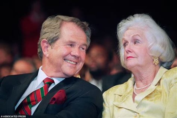 Elizabeth Faith Robertson: Meet Pat Robertson daughter