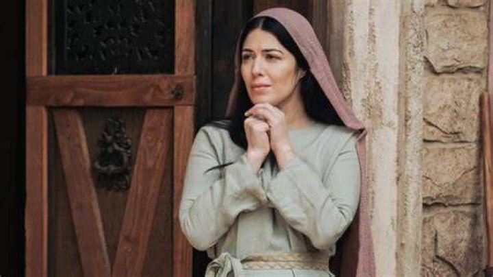 Elizabeth Tabish's Age And The Secrets It Holds