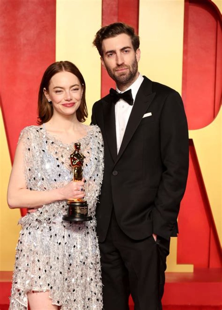 Emma Stone Age, Early Life, Parents, Career, Spouse, Height & Net Worth |