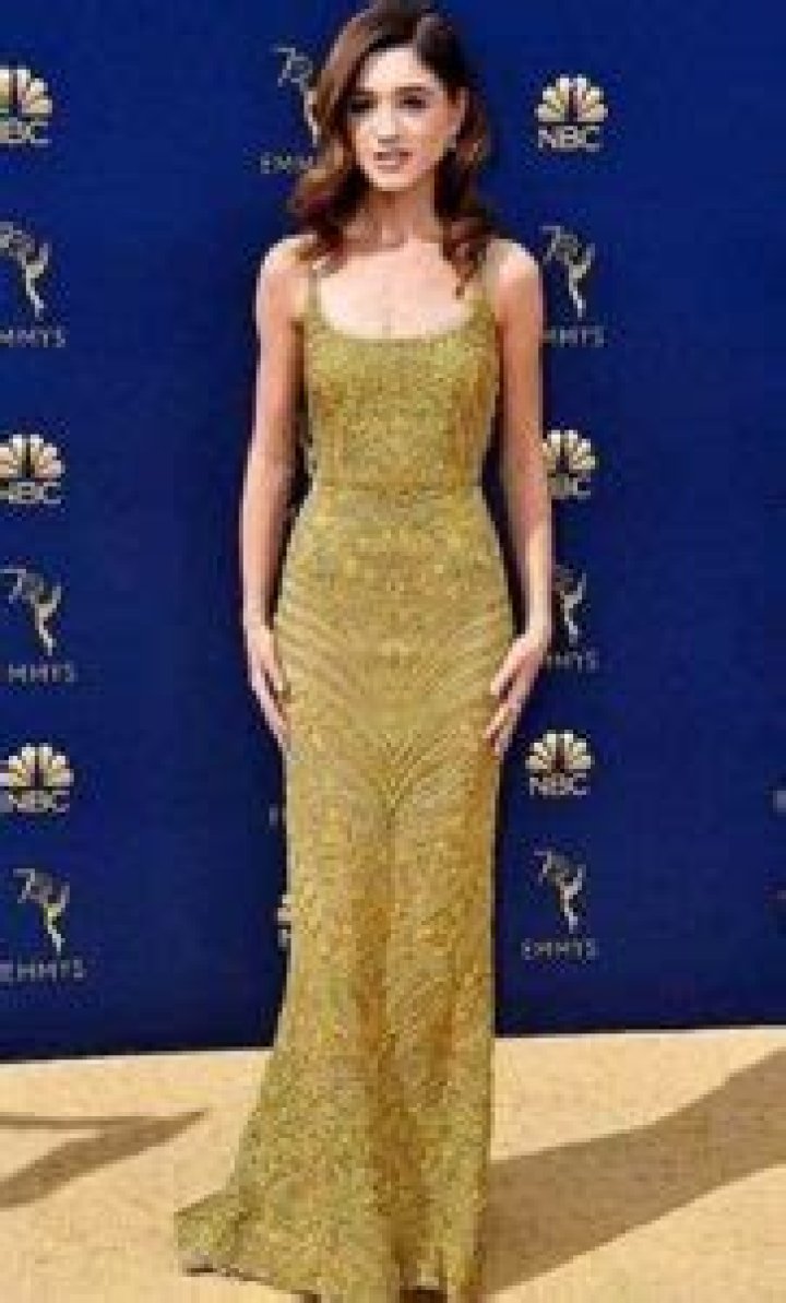 How Much Does Natalia Dyer Weigh?