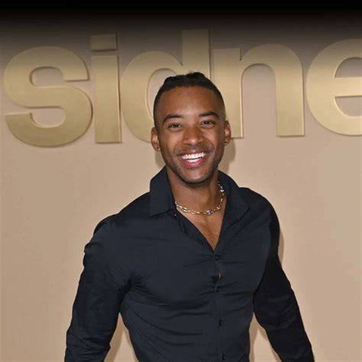 How much is algee Smith worth? Celebrity.fm #1 Official Stars, Business & People Network, Wi