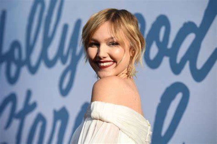 How much money does grace VanderWaal have? Celebrity.fm #1 Official Stars, Business & People