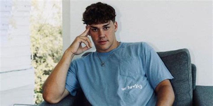 How Old Is Noah Beck Age Net