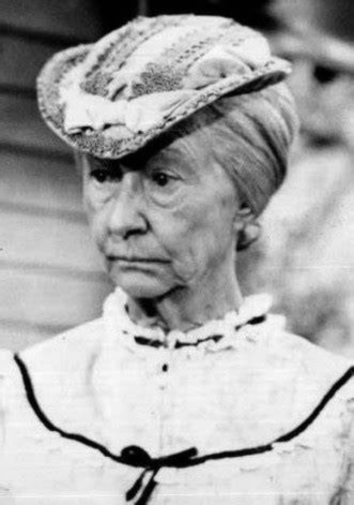 How Old Was Granny on Beverly Hillbillies? The Truth About Irene Ryan’s Age |