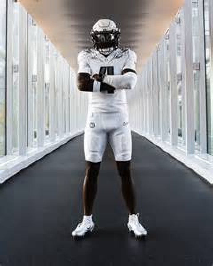 How Oregons uniforms went from fledgling concept to creative college football force