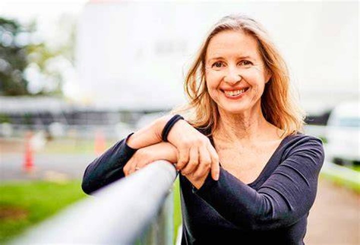 How the Aussie Actress Survived Near Death Experience |