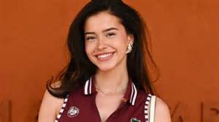 How To Calculate Lea Elui Ginet Net Worth