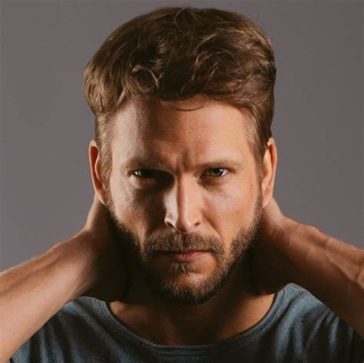 Is Jon Cor Married or Single: The Truth About His Relationship status