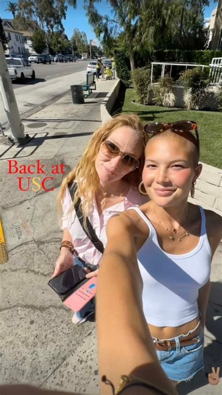 Isabella Strahan Mom Mother Wikipedia Cancer Who