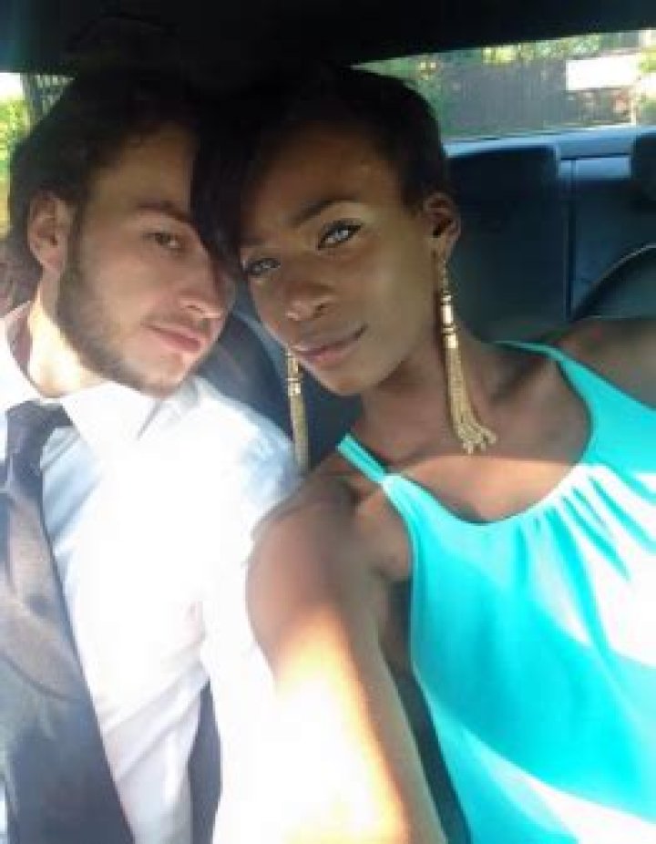 Jalicia Nightengale is an Afro-American model from Barbados who is married to her husband, Che Hebson.