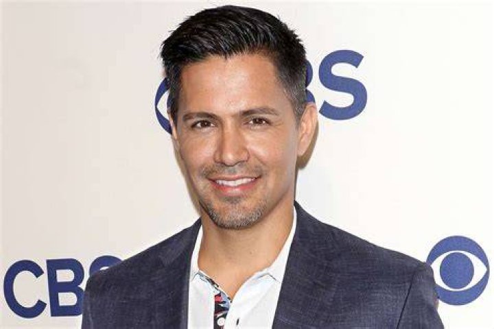 Jay Hernandez Biography, Age, Height, Wife, Net Worth, Family ·