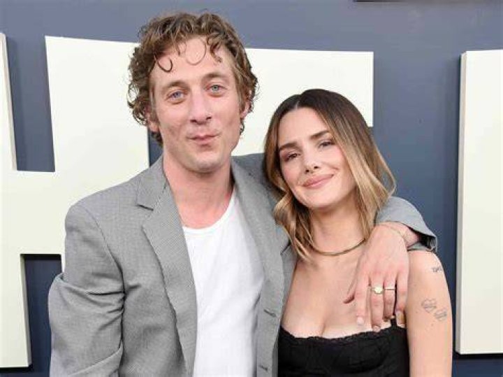 Jeremy Allen White Wiki, Height, Weight, Age, Girlfriend, Family, Biography & More