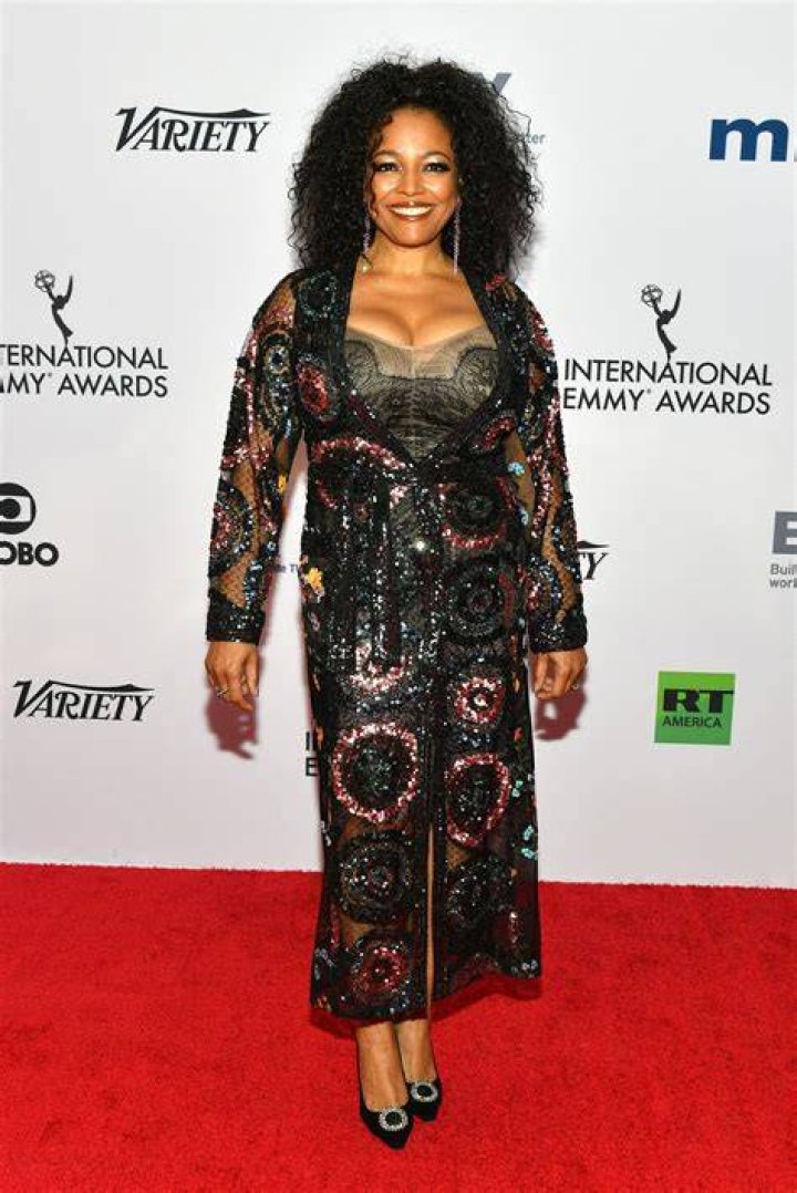 Kim Fields ·