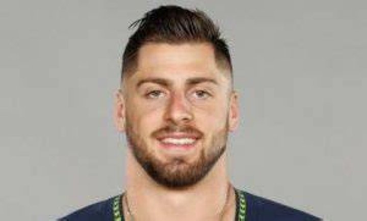 Know About Nick Vannett; NFL, Age, Girlfriend, Stats, Contract, Salary ·