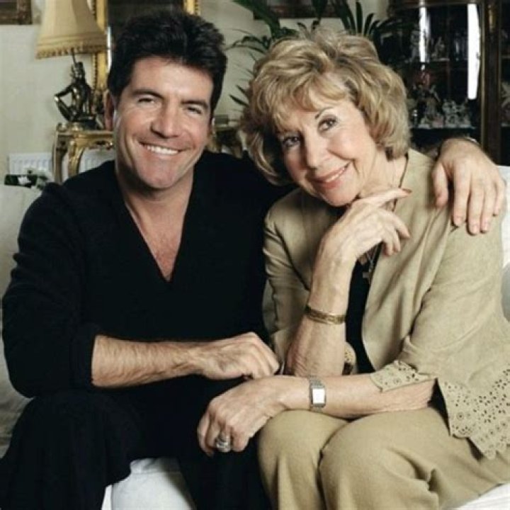 Lindsay Elizabeth Cowell: Facts About Simon Cowell's Sister