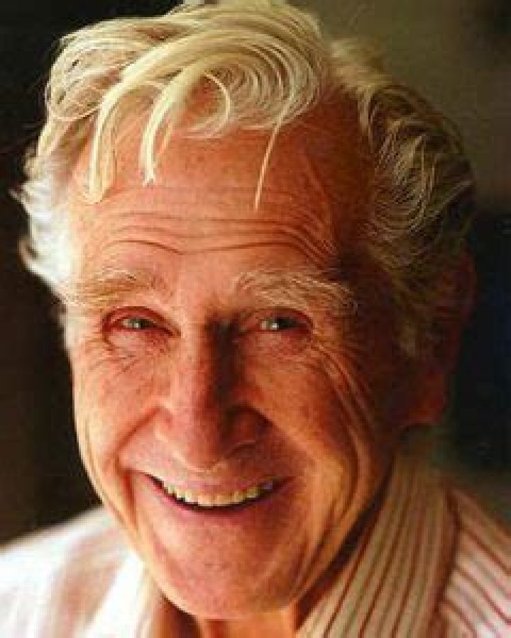 Lloyd Bridges Biography, Age, Height, Wife, Net Worth, Family |