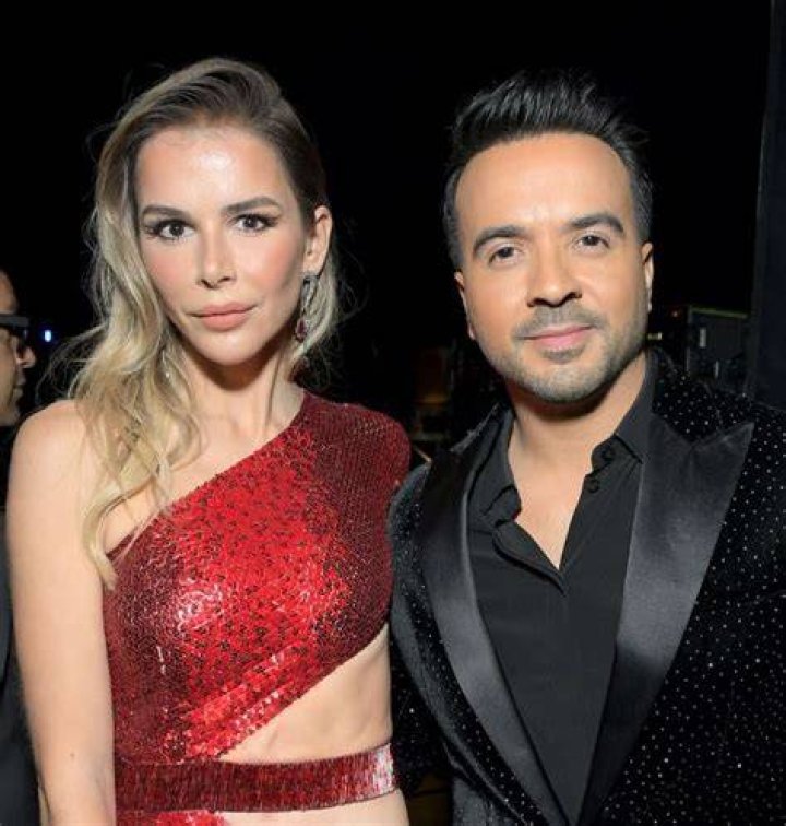 Luis Fonsi Net Worth, Age, Height, Weight, Wife, Education, Career, Awards |