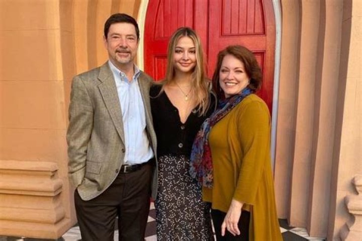 Madelyn Cline Sister And Brother – Who Are Her Siblings? Parents And Partner