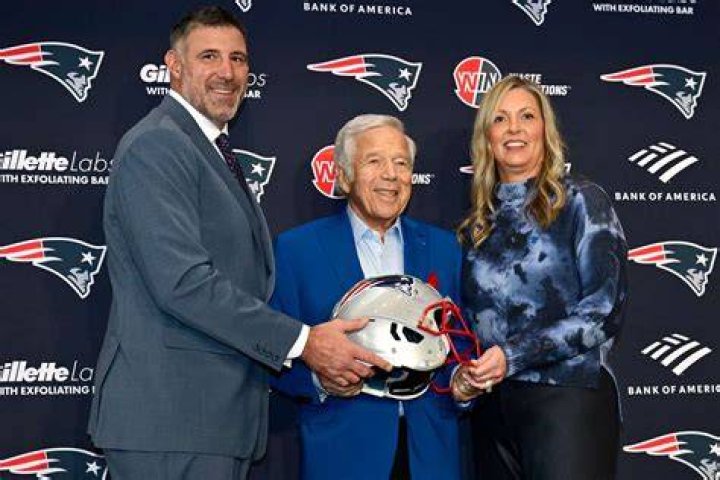 Mark Kriski has been Married to his Wife, Jennifer Gould, since 2010