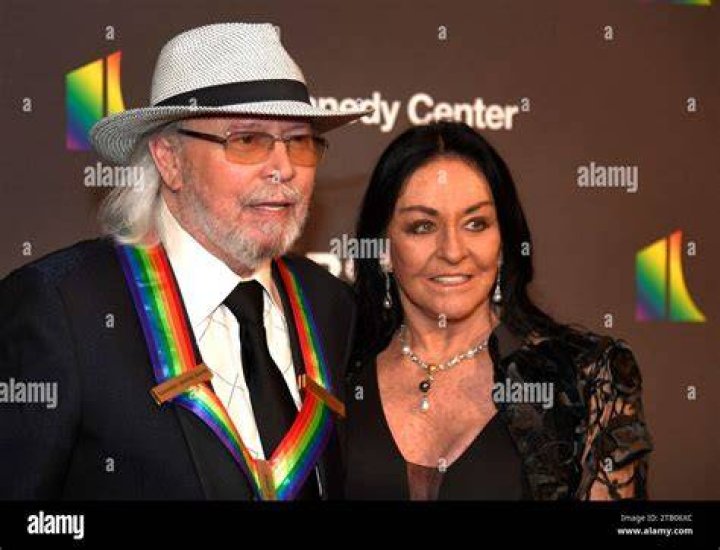 Meet Barry Gibb's Wife, Linda Gray