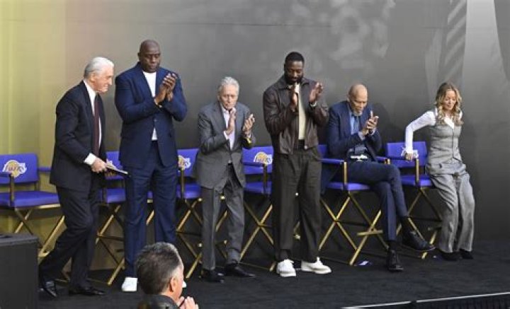 Meet family of former Lakers coach