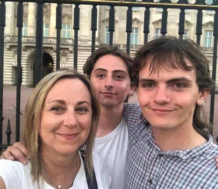 Meet Tate Brother’s Mother Who Raised Them As A Single Mom |