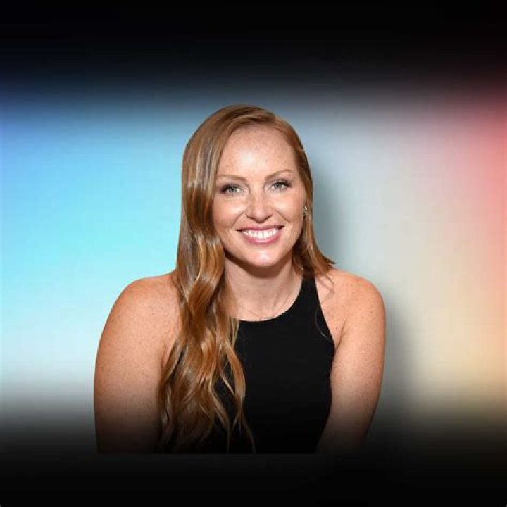 Mina Starsiak- Bio, Wiki, Age, Height, Net Worth, Husband, Career ·