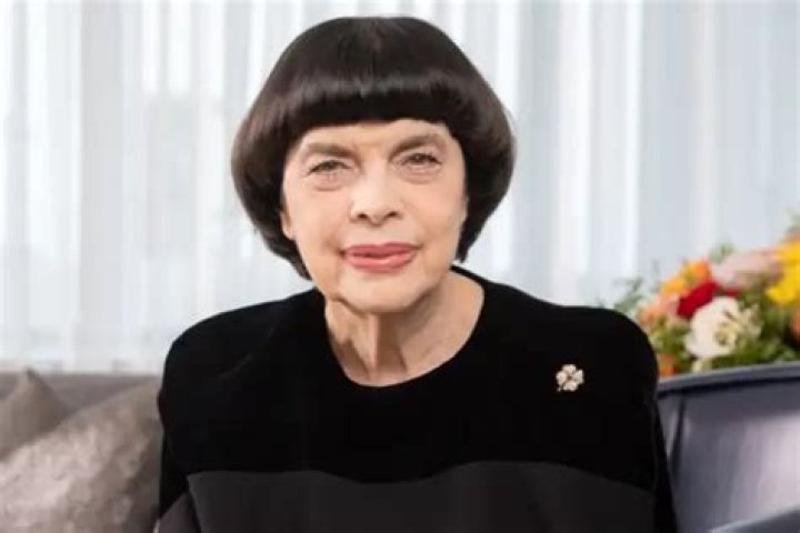 Mireille Mathieu Net Worth | PicoZ