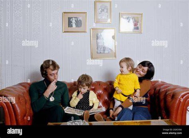 Molly Hullis: Facts About Robin Gibb's Ex-wife