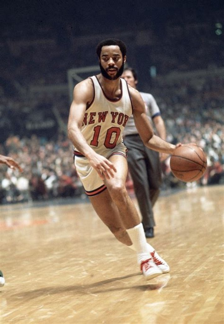 New York Knicks Leagend Point Guard Walt Fraizer's Married LIfe. Know Also About His Net Worth, Family, Career, Stats, Age, Salary, and so on.