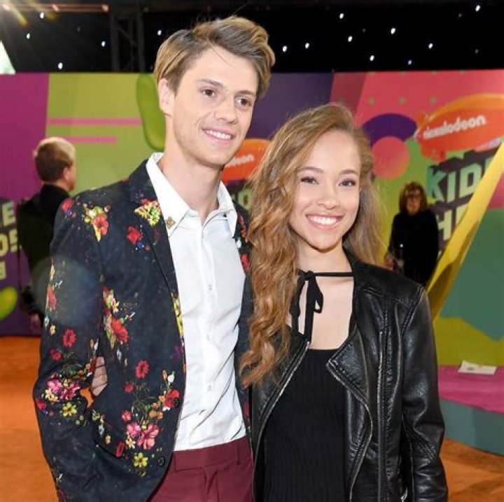 Nickelodeon Star Talks Dating Reveal |
