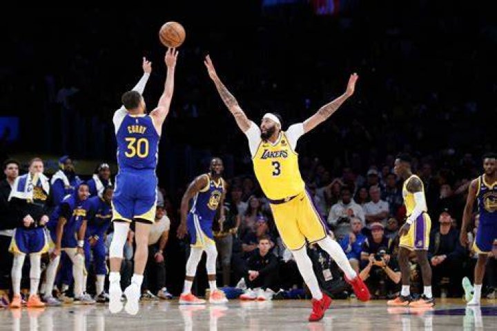 Of All The Ridiculous Steph Curry Stats Out There, This One About His Clutch Playoff Shooting Seems