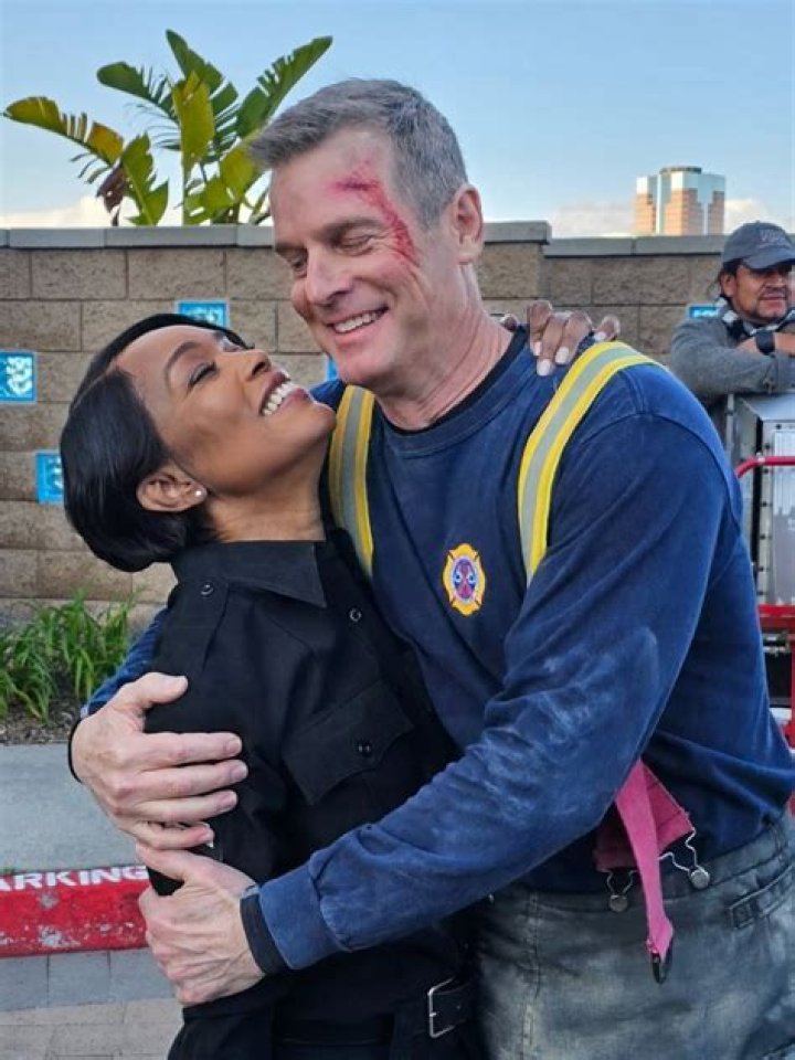 Peter Krause Political Party and Other Facts About the 9-1-1 Star |
