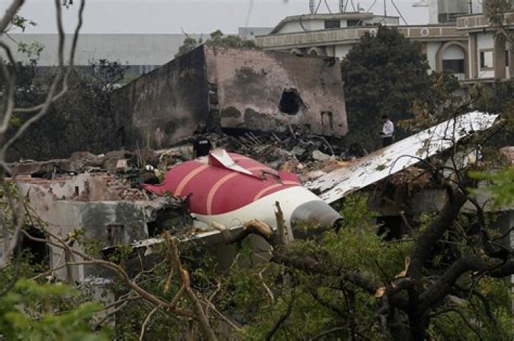 Plane Crash Survivor Travis Barker Mother Bio & Facts
