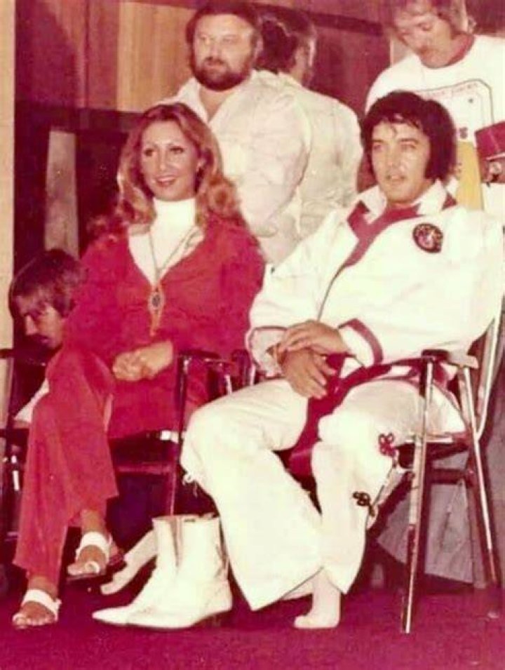 Rare Family Photo Of Elvis Presley Unveiled By Linda Thompson