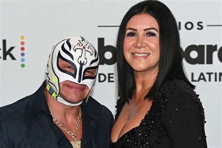 Rey Mysterio | Wife, Children & Net Worth [2023 Update] ·