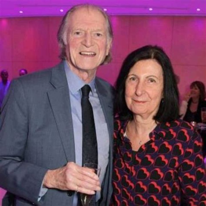 Rosanna Bradley: Facts About David Bradley's Wife