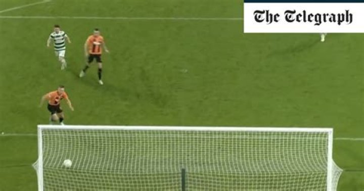 Shakhtar Donetsk's Danylo Sikan misses open goal against Celtic |