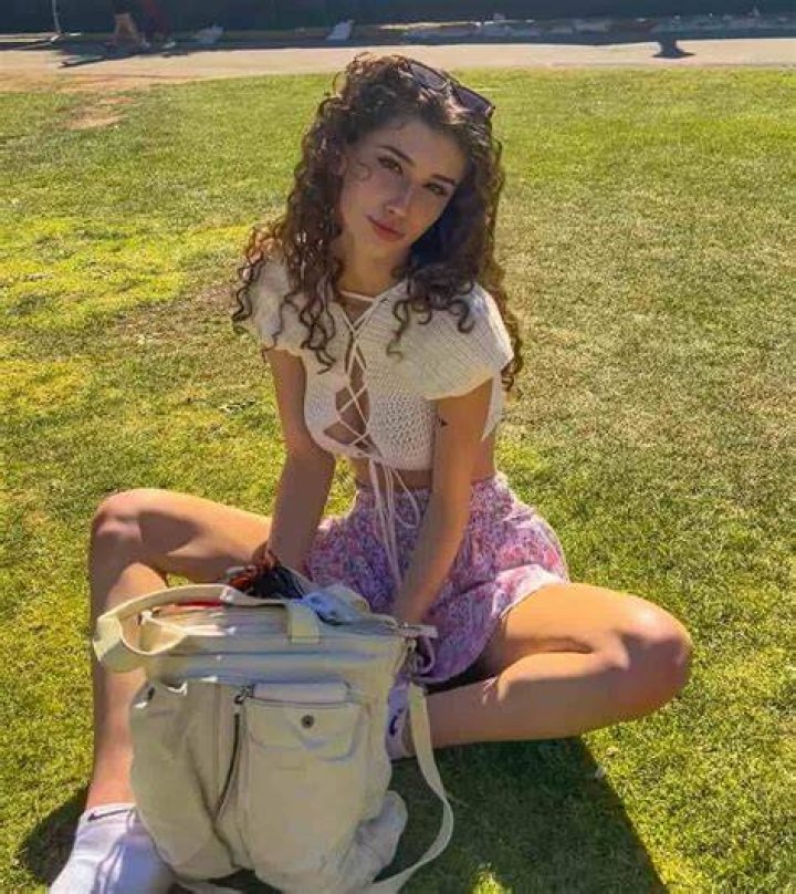 Sydney Vezina: Model, Influencer and TikTok Star