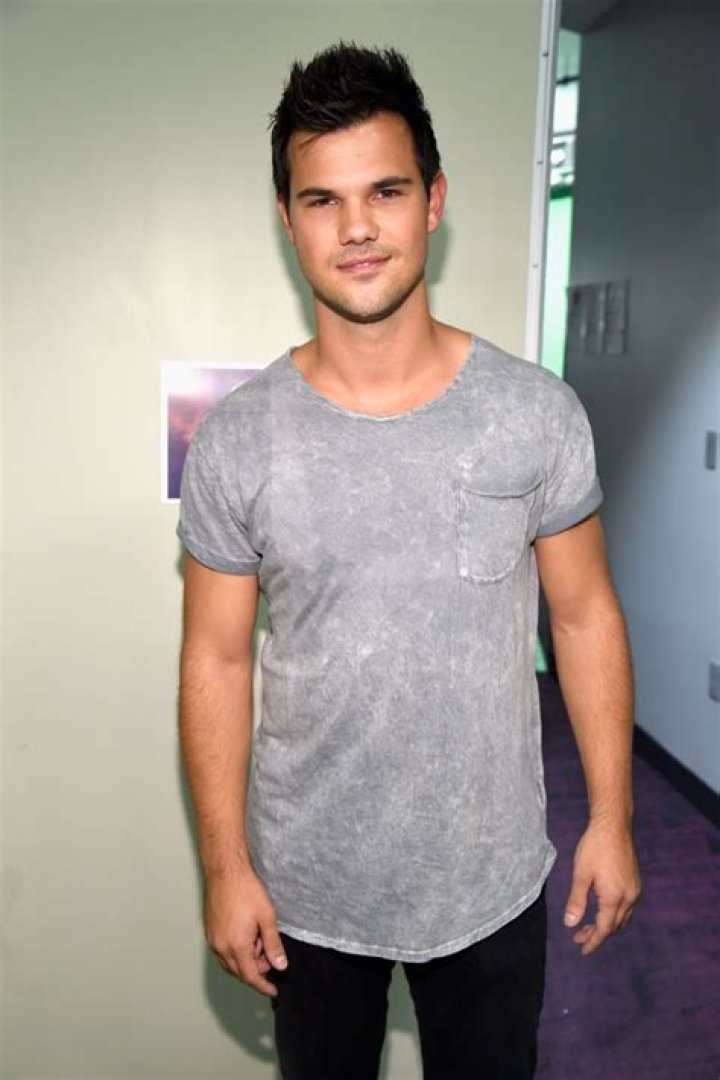 Taylor Lautner Net Worth,age,biography,lifestyle |